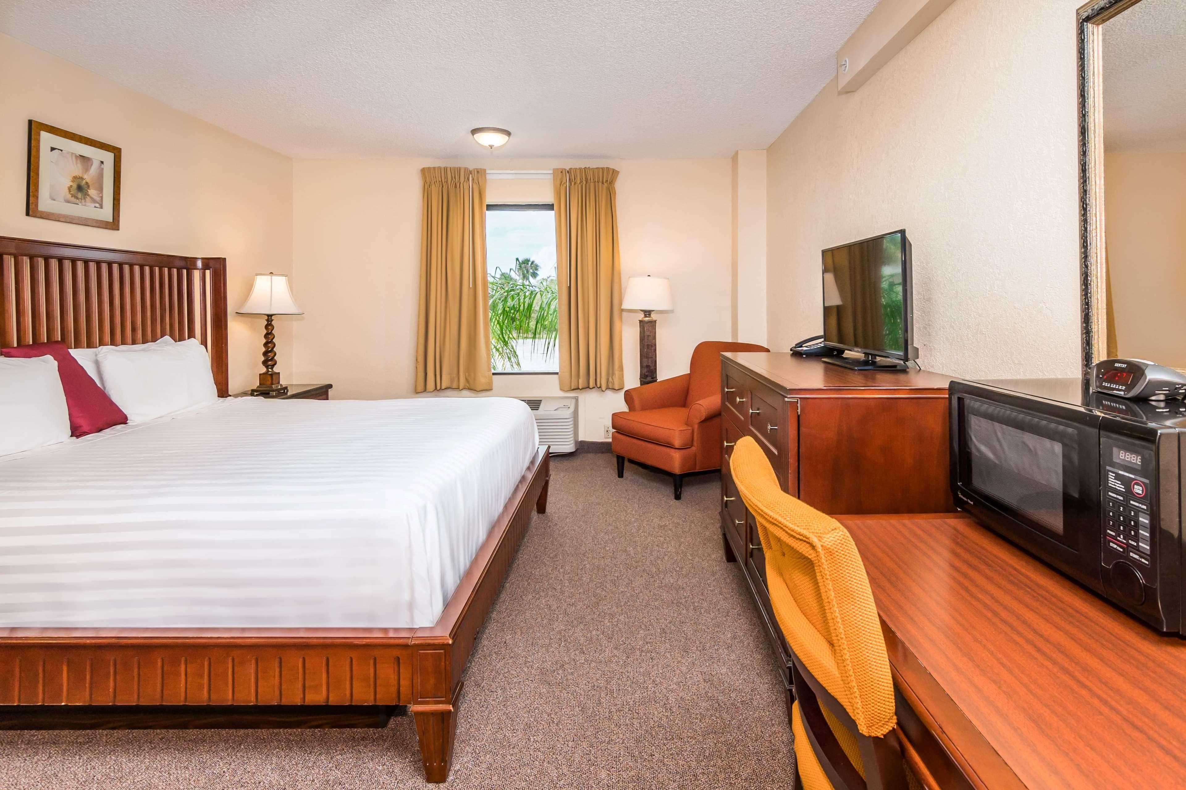 Days Inn & Suites By Wyndham Lake Окичоби Екстериор снимка