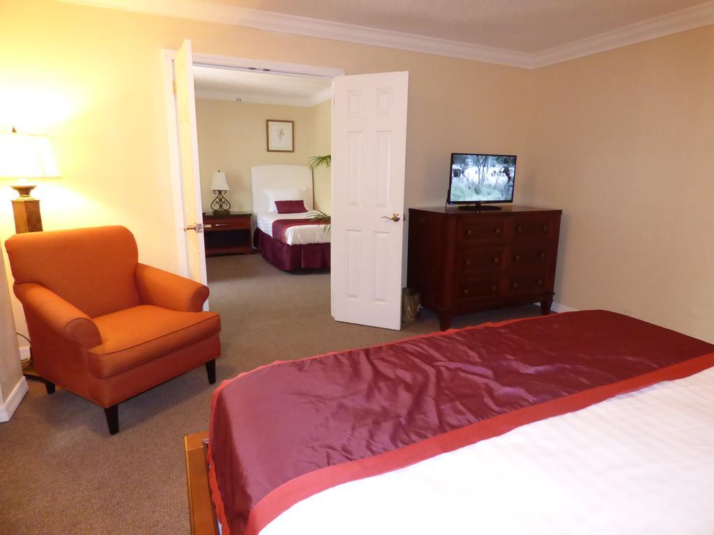 Days Inn & Suites By Wyndham Lake Окичоби Екстериор снимка
